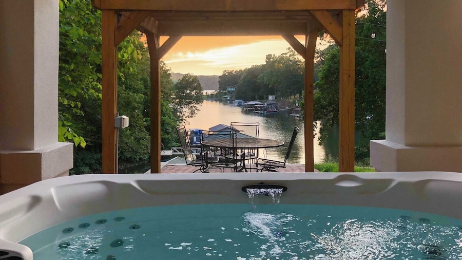 Hummingbird Home by Avantstay Hot tub + Sauna