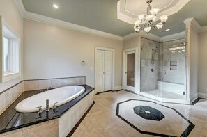 House (5 Bedrooms) | Interior - Lakefront Home Private Dock, Tiki Bar, Firepit Shore to Please by Avantstay (Denver)