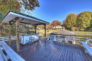 House (5 Bedrooms) | Interior - Lakefront Home Private Dock, Tiki Bar, Firepit Shore to Please by Avantstay (Denver)