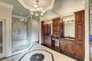 House (5 Bedrooms) | Interior - Lakefront Home Private Dock, Tiki Bar, Firepit Shore to Please by Avantstay (Denver)