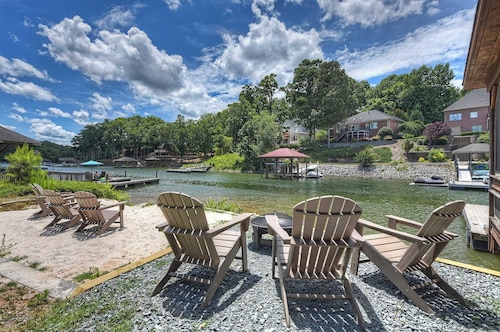 Island Point by Avantstay Sleeps 18 Dock