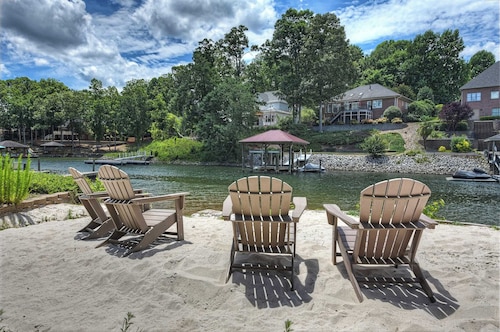 Island Point by Avantstay Sleeps 18 Dock