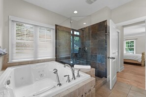 Villa (6 Bedrooms) | Interior - Making Waves by Avantstay Sleeps 20 + Pool (Denver)