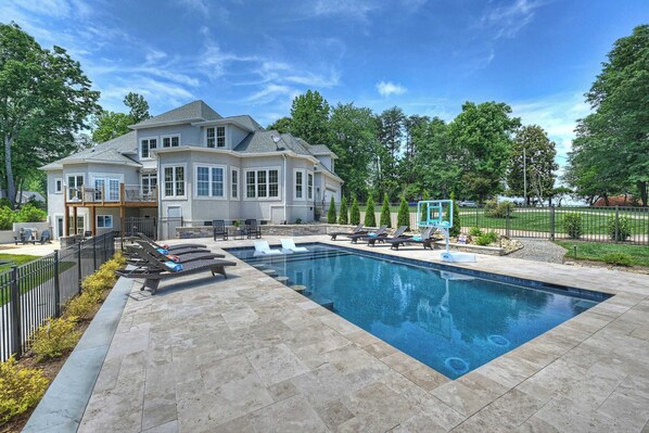 House (5 Bedrooms) | Interior