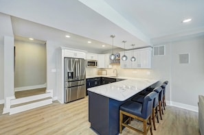 House (5 Bedrooms) | Interior