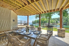 House (5 Bedrooms) | Interior