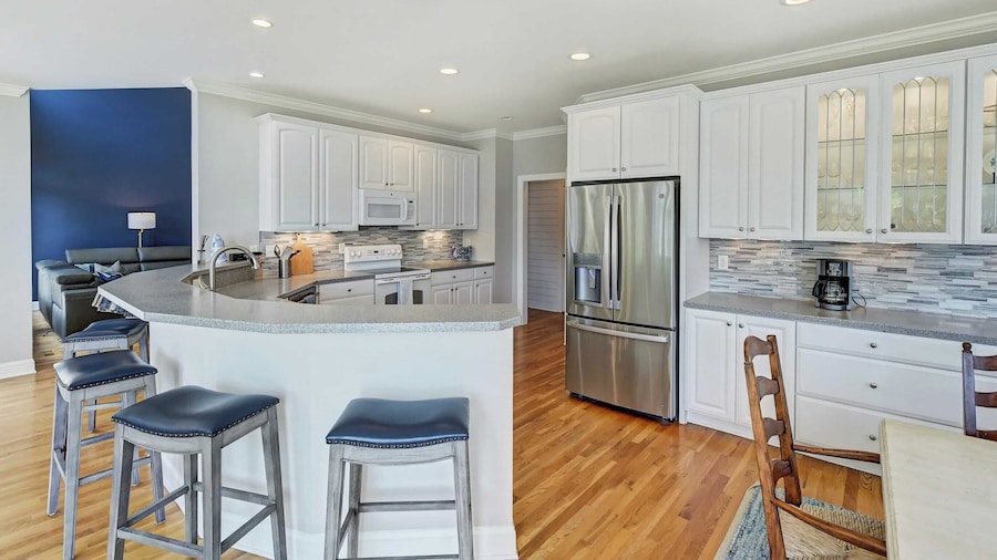 Bright Water Cove Priv Dock+boat Ramp, Waterfront Saltwater Pool Avantstay