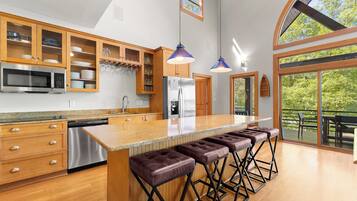 House (5 Bedrooms) | Private kitchen | Fridge, microwave, oven, stovetop