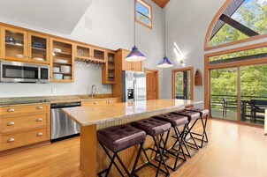 独立别墅 (5 Bedrooms) | 私人厨房 | 冰箱、微波炉、烤箱、炉灶