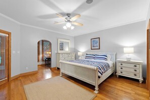 House (5 Bedrooms) | Interior