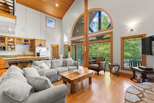 House (5 Bedrooms) | Interior