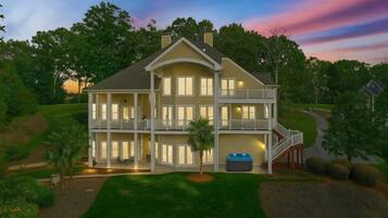 House (6 Bedrooms) | Front of property