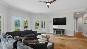 House (6 Bedrooms) | Interior