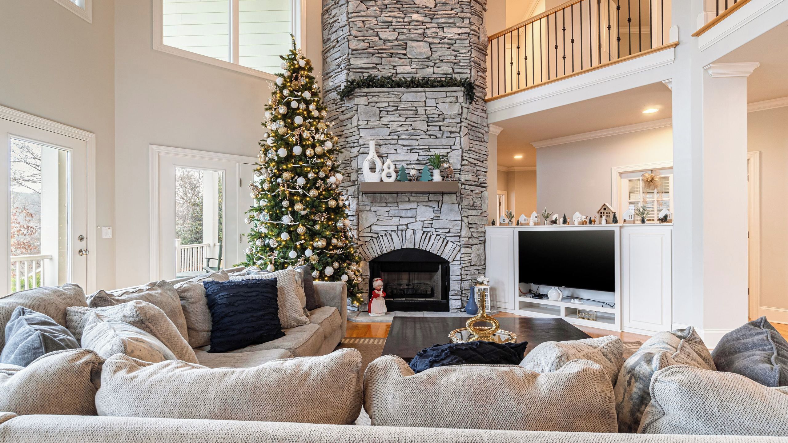 House (6 Bedrooms) | Interior