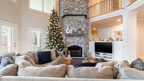 House (6 Bedrooms) | Interior