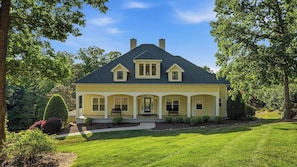 House (6 Bedrooms) | Interior