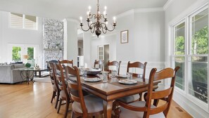House (6 Bedrooms) | Interior