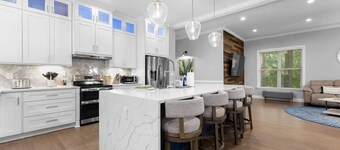 Laid Back Lake Life by Avantstay Waterfront View