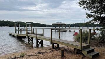 House (6 Bedrooms) | Interior