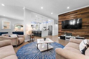 House (6 Bedrooms) | Interior