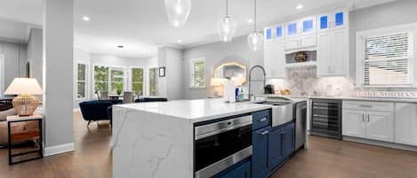 House (6 Bedrooms) | Interior