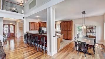 Casa (Multiple Bedrooms) | Parte interna