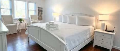 3 habitaciones, tabla de planchar con plancha, wifi y ropa de cama