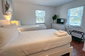 3 bedrooms, iron/ironing board, WiFi, bed sheets