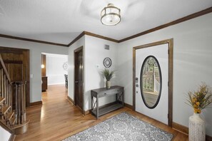 Interior - Porch Paradise by Avantstay New Pool, Firepit (Mooresville)