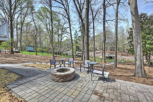 Porch Paradise by Avantstay New Pool, Firepit