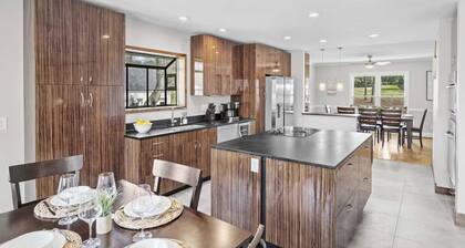 Porch Paradise by Avantstay New Pool, Firepit