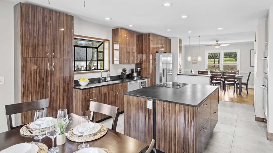 Porch Paradise by Avantstay New Pool, Firepit