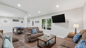 House (5 Bedrooms) | Interior
