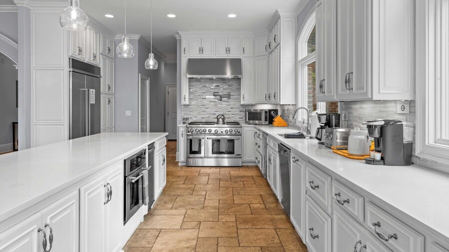 Flip Flop Therapy by Avantstay Lakefront Home w/ Game Room & Dock Access