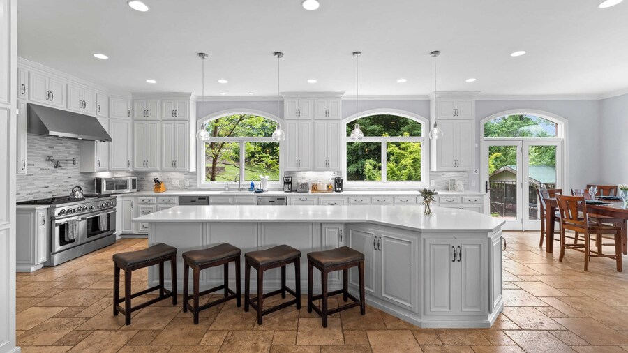 Flip Flop Therapy by Avantstay Lakefront Home w/ Game Room & Dock Access