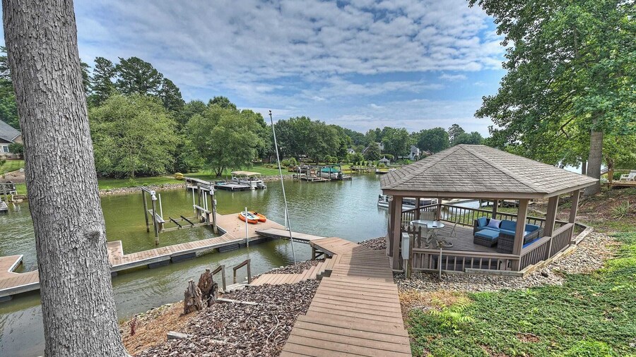 Shades of Summer by Avantstay Gazebo, Dock, View