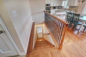 House (5 Bedrooms) | Interior