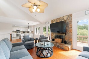 House (5 Bedrooms) | Interior - Shades of Summer by Avantstay Gazebo, Dock, View (Denver)