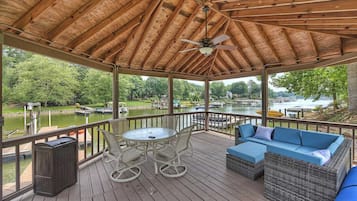 House (5 Bedrooms) | Interior