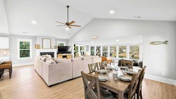 House (5 Bedrooms) | Interior