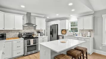 House (5 Bedrooms) | Interior