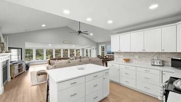 House (5 Bedrooms) | Interior