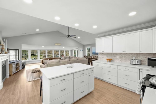 Dock Days by Avantstay Swimming Platform, Dock