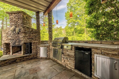 Lakeside Landing by Avantstay Private Dock