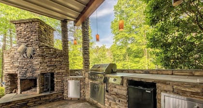 Lakeside Landing by Avantstay Private Dock