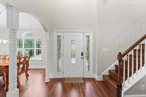 House (5 Bedrooms) | Interior