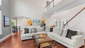 House (5 Bedrooms) | Interior