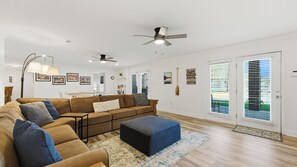 House (4 Bedrooms) | Interior - Kool Breeze by Avantstay Boat Ramp + Hot Tub (Denver)
