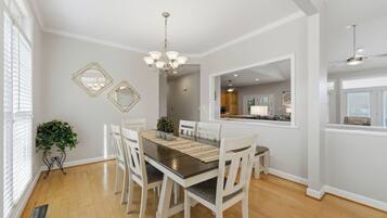 House (4 Bedrooms) | Interior