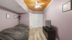 House (4 Bedrooms) | Interior - Kool Breeze by Avantstay Boat Ramp + Hot Tub (Denver)